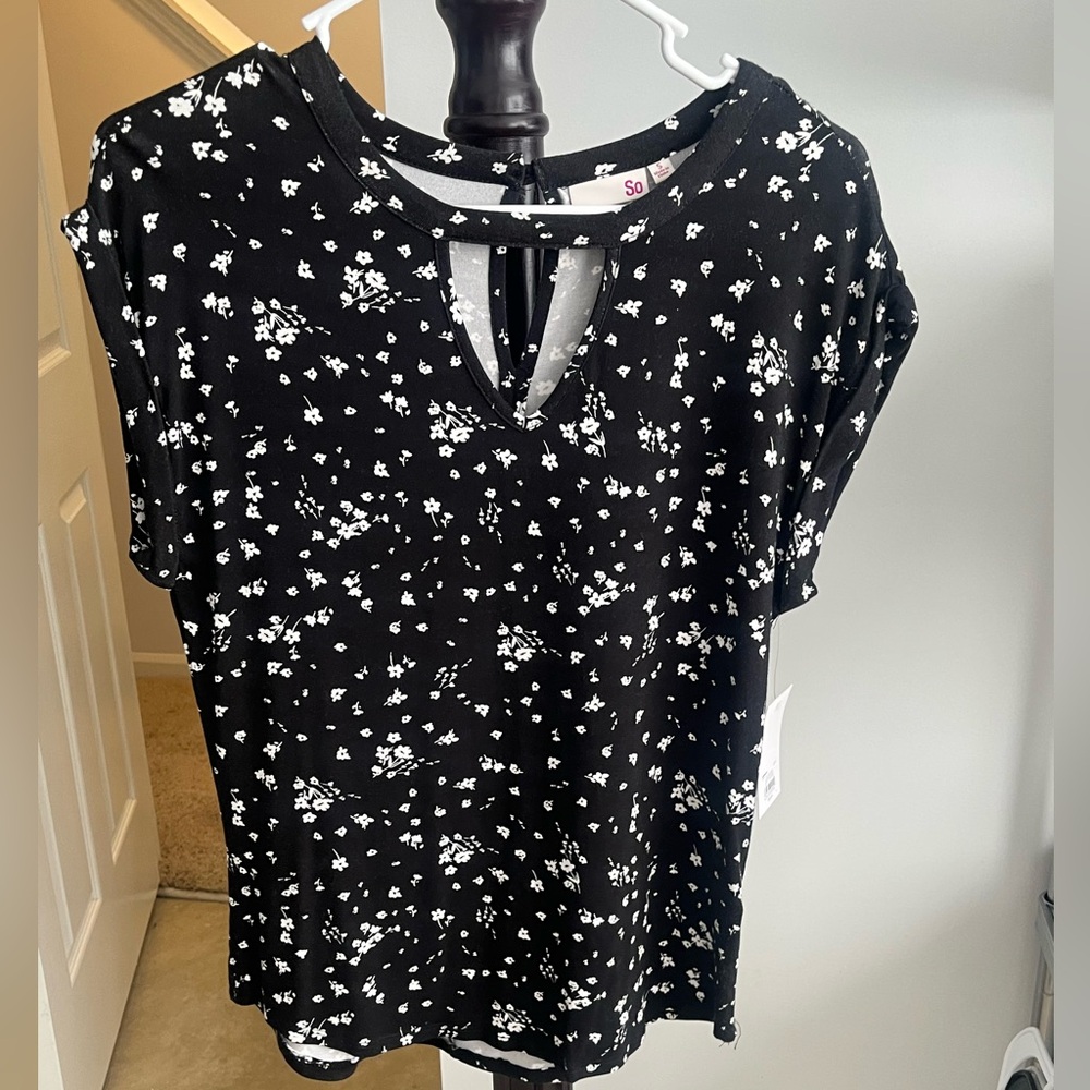 SO Black and White Floral Short Sleeve Top